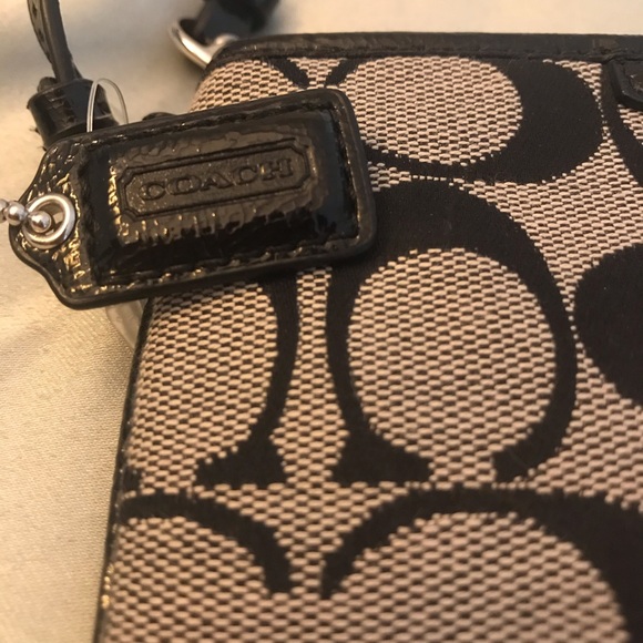 Coach wristlet color block signature - NWOT - Picture 2 of 4